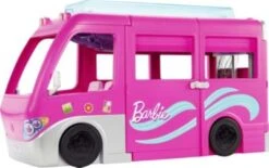 Barbie Super Abenteuer-Camper Fahrzeug, 76 Cm Groß Mit Pool, Rutsche Und über 60 Zubehörteilen