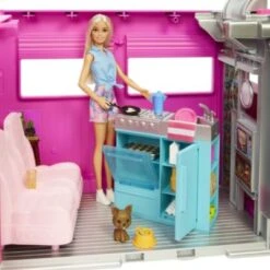 Barbie Super Abenteuer-Camper Fahrzeug, 76 Cm Groß Mit Pool, Rutsche Und über 60 Zubehörteilen 8 Barbie Super Abenteuer-Camper Fahrzeug, 76 Cm Groß Mit Pool, Rutsche Und über 60 Zubehörteilen -Billiges Spielzeug Geschäft 24382092 03