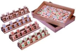 LOGOPLAY Rummy Okey Für 2 Bis 4 Spieler - 108 Spielsteine Und 4 Halterungen Im Holzkasten