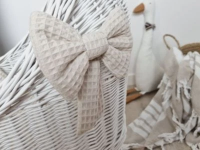 TinaForKids Puppenwagen Mit Bettwäscheset Aus Weiden Und Holz, Weiß/Natur 6 TinaForKids Puppenwagen Mit Bettwäscheset Aus Weiden Und Holz, Weiß/Natur – Bild 6